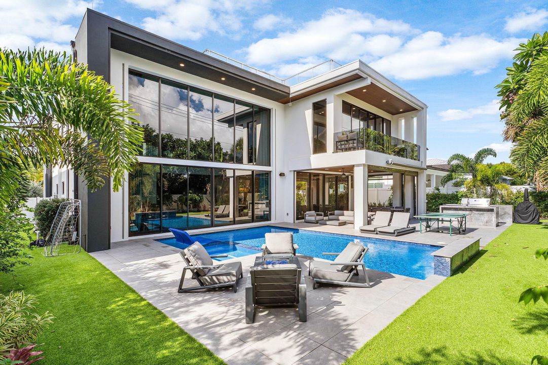 For Sale: $6,895,000 (6 beds, 6 baths, 4916 Square Feet)