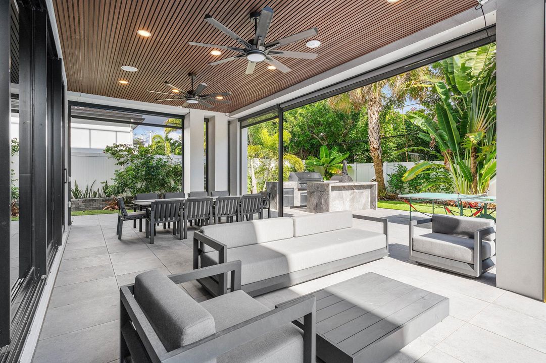 For Sale: $6,895,000 (6 beds, 6 baths, 4916 Square Feet)