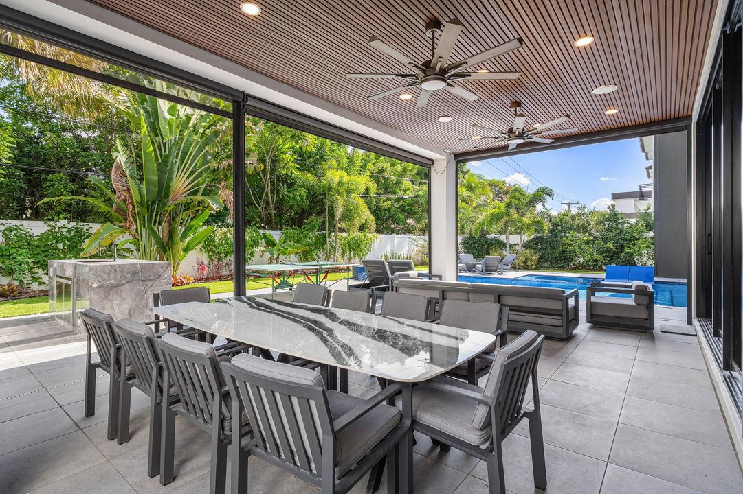 For Sale: $6,895,000 (6 beds, 6 baths, 4916 Square Feet)