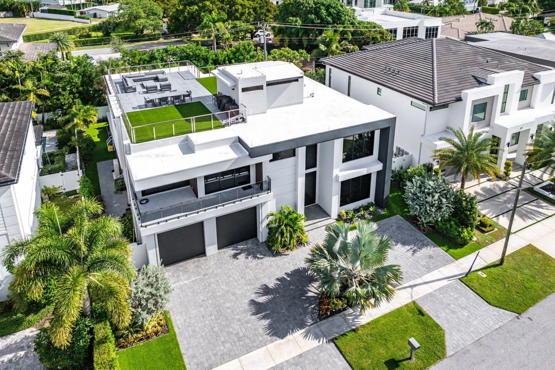 For Sale: $6,895,000 (6 beds, 6 baths, 4916 Square Feet)