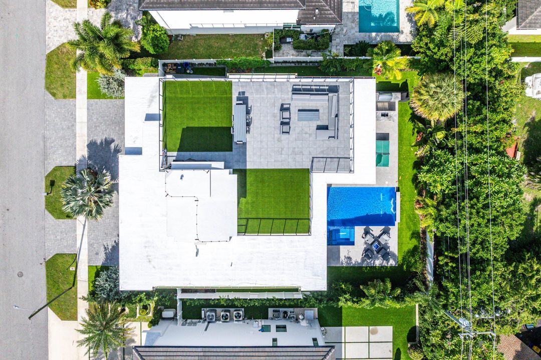 For Sale: $6,895,000 (6 beds, 6 baths, 4916 Square Feet)