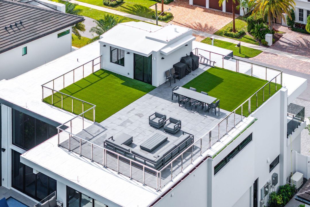 For Sale: $6,895,000 (6 beds, 6 baths, 4916 Square Feet)