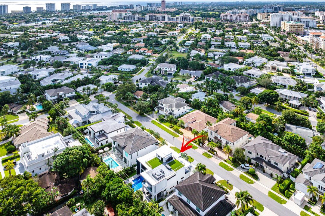 For Sale: $6,895,000 (6 beds, 6 baths, 4916 Square Feet)