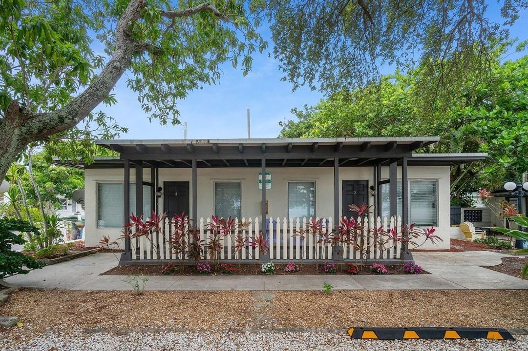 For Rent: $1,900 (0 beds, 1 baths, 500 Square Feet)