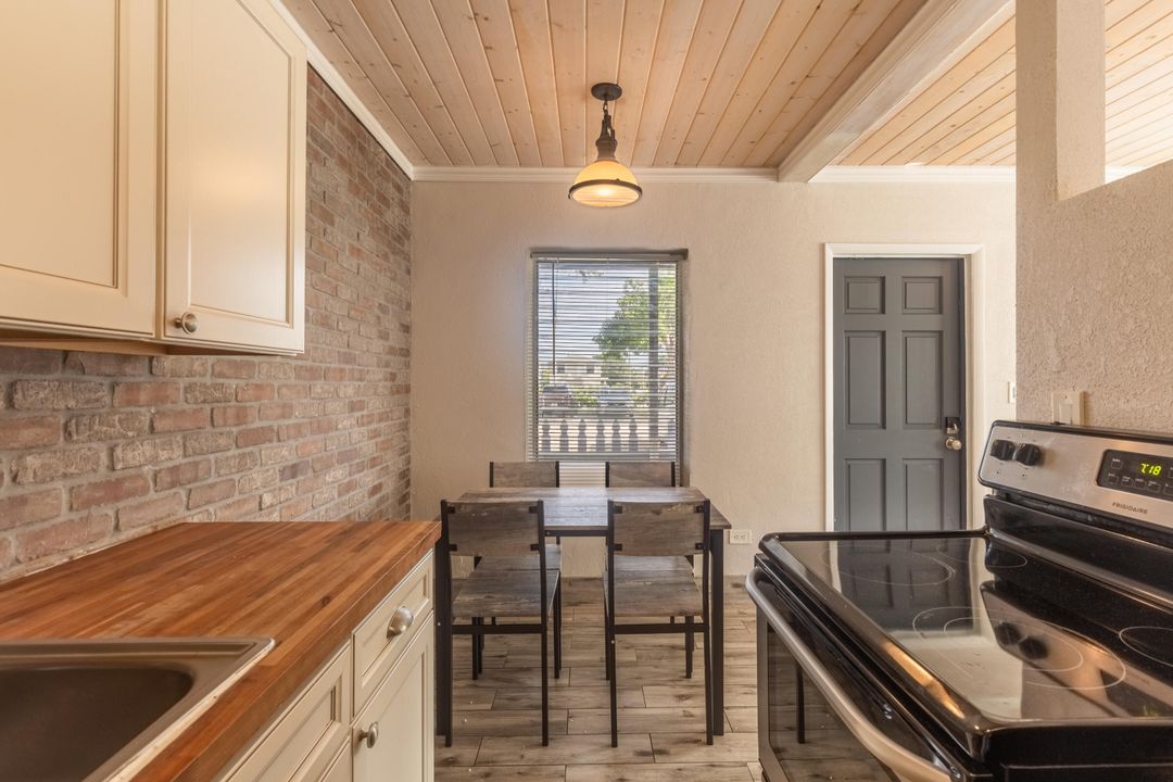 For Rent: $1,900 (0 beds, 1 baths, 500 Square Feet)