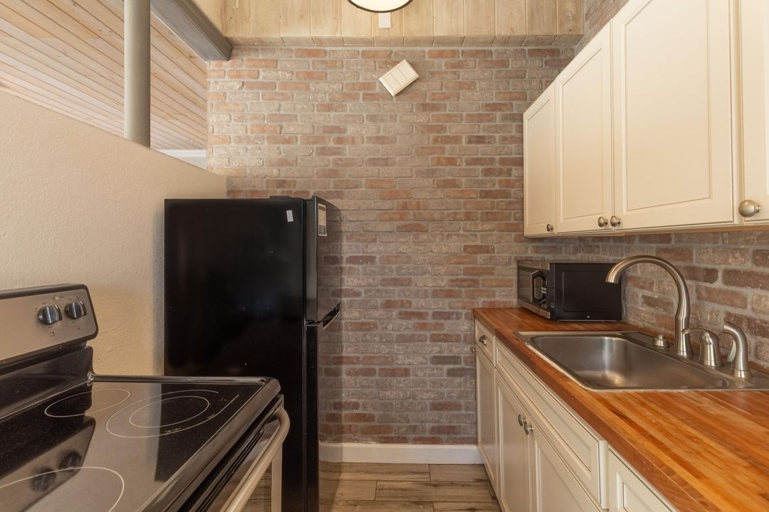 For Rent: $1,900 (0 beds, 1 baths, 500 Square Feet)