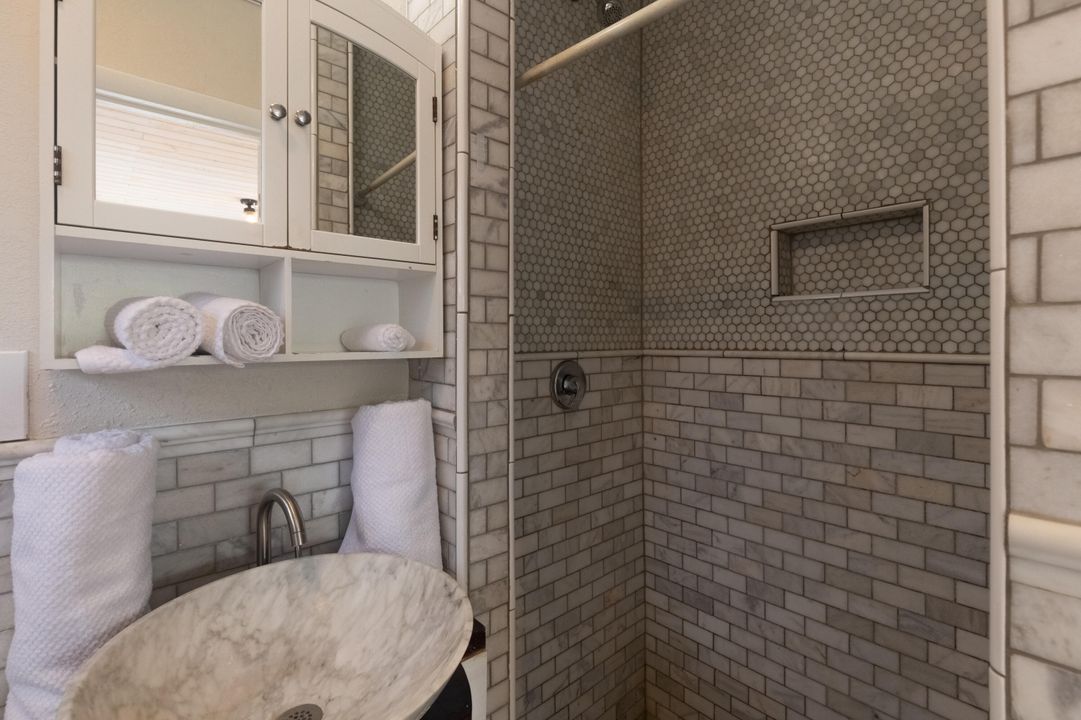 For Rent: $1,900 (0 beds, 1 baths, 500 Square Feet)