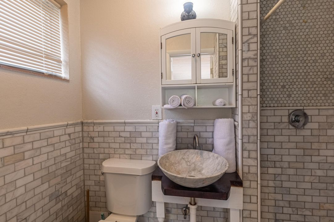 For Rent: $1,900 (0 beds, 1 baths, 500 Square Feet)