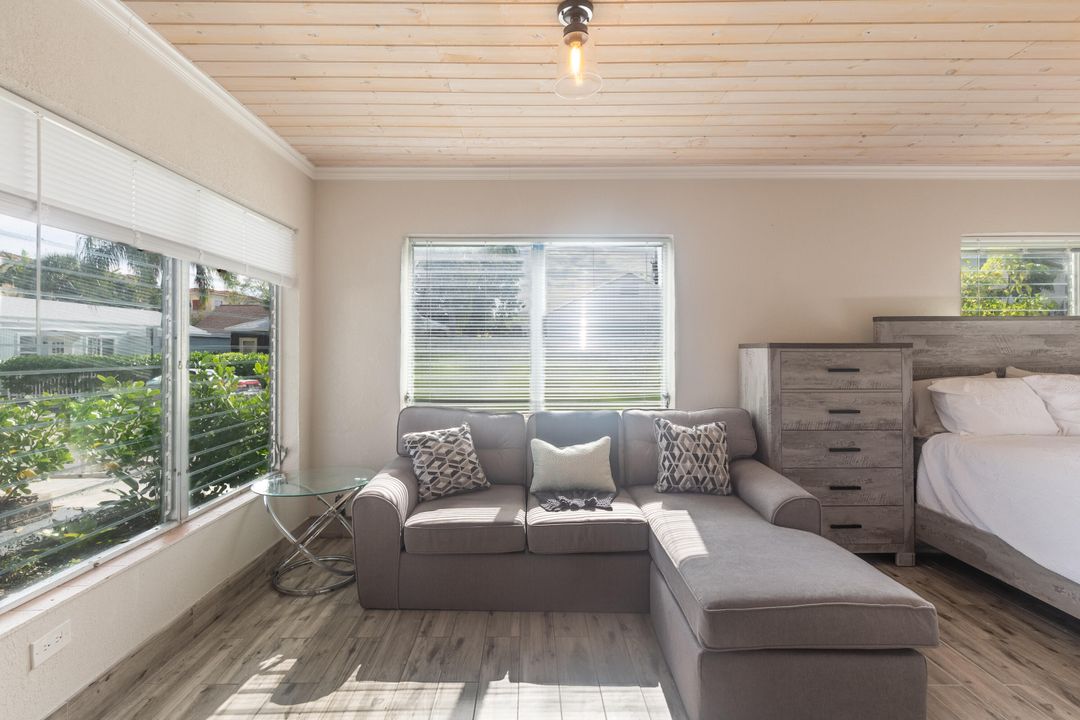 For Rent: $1,900 (0 beds, 1 baths, 500 Square Feet)