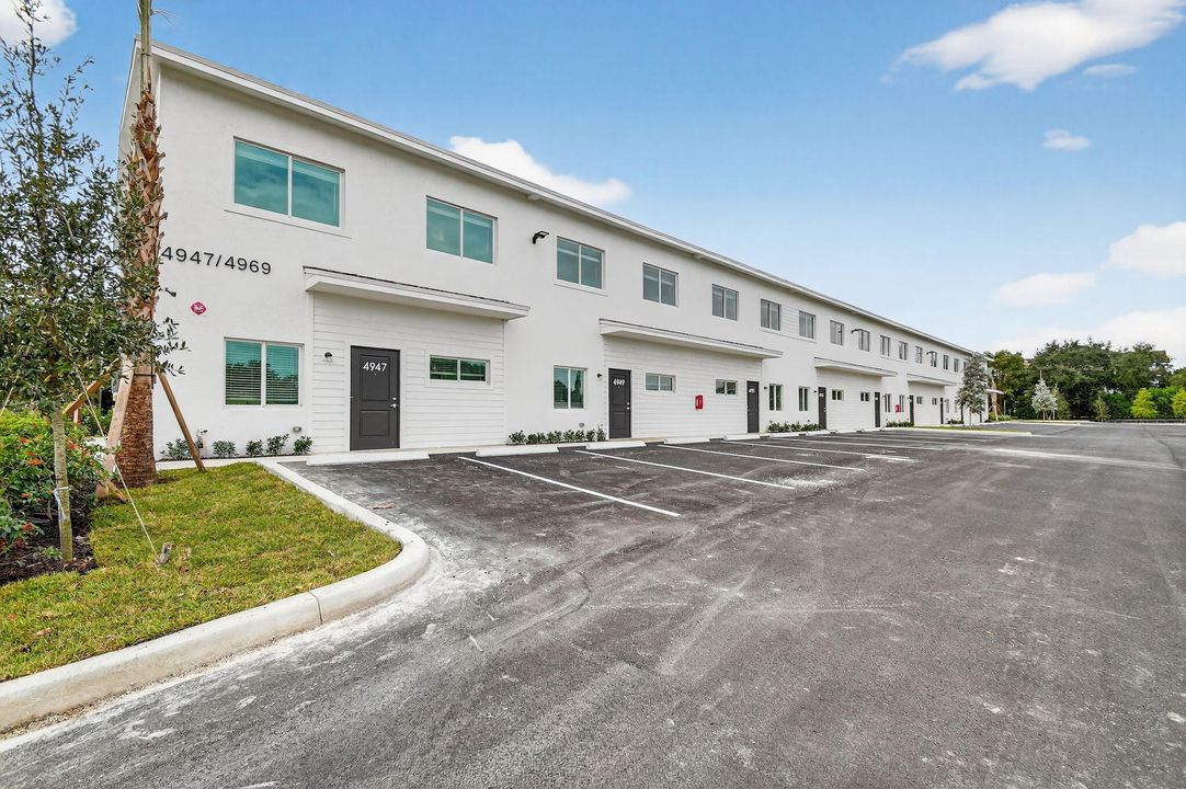 Recently Rented: $2,695 (3 beds, 2 baths, 1050 Square Feet)