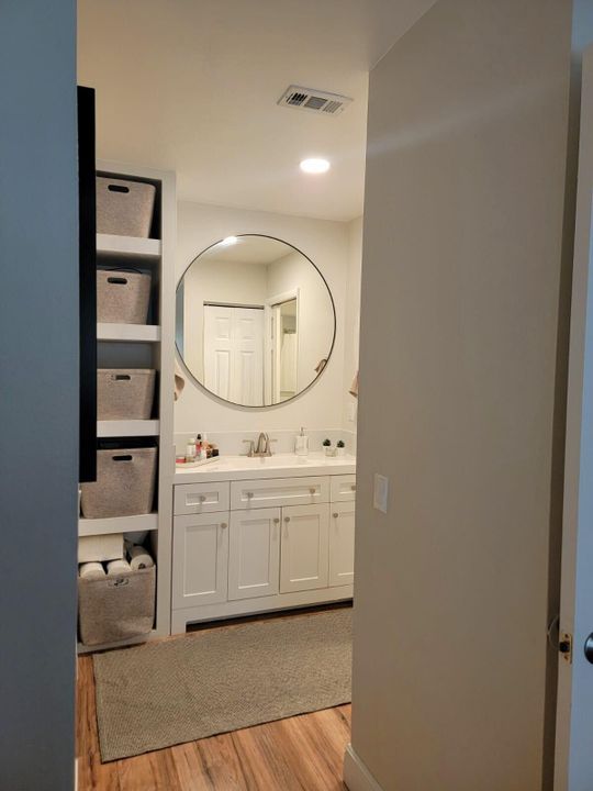 For Rent: $2,700 (2 beds, 2 baths, 1102 Square Feet)