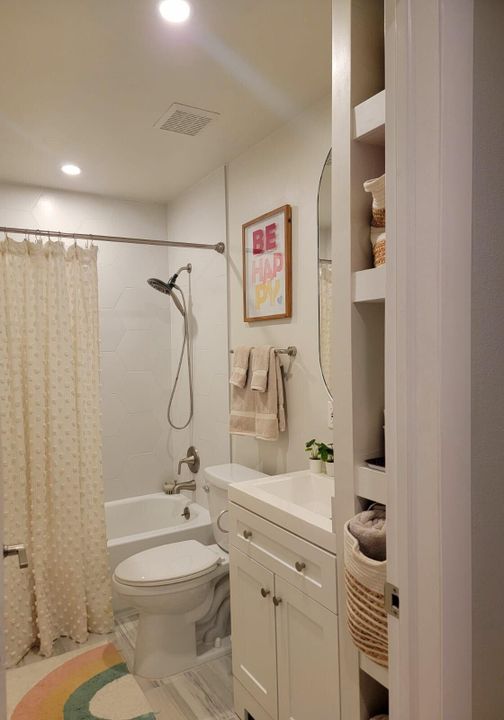 For Rent: $2,700 (2 beds, 2 baths, 1102 Square Feet)