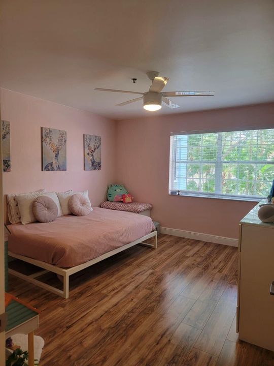 For Rent: $2,700 (2 beds, 2 baths, 1102 Square Feet)