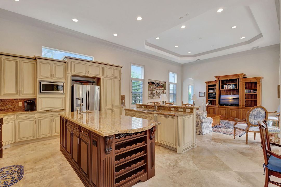 For Sale: $2,650,000 (5 beds, 5 baths, 4252 Square Feet)