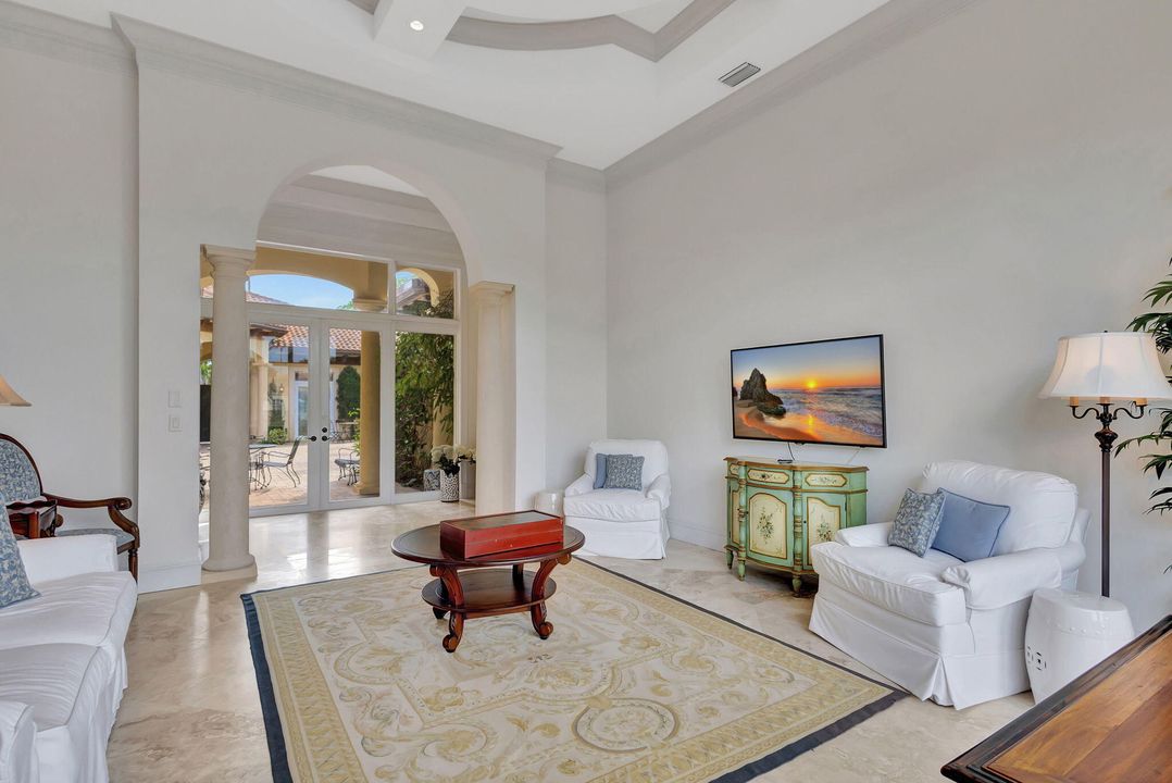 For Sale: $2,650,000 (5 beds, 5 baths, 4252 Square Feet)