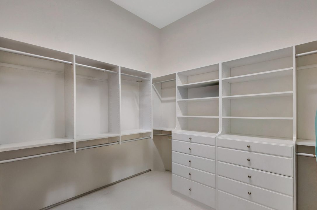 For Sale: $2,650,000 (5 beds, 5 baths, 4252 Square Feet)