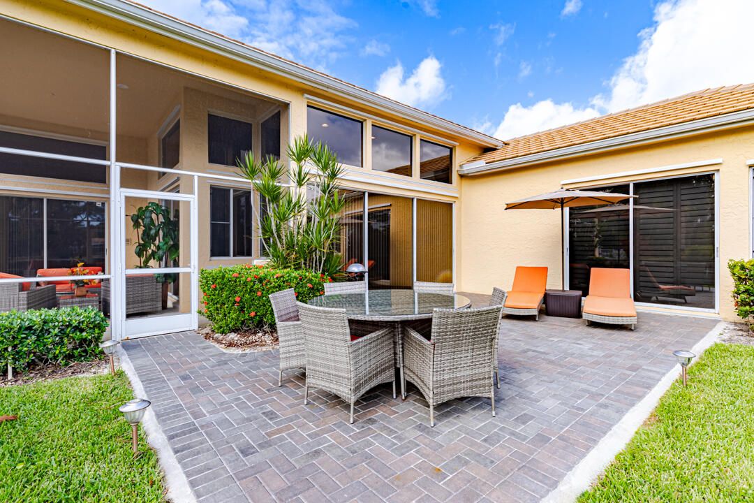 合同活跃: $615,000 (3 贝兹, 2 浴室, 2397 平方英尺)