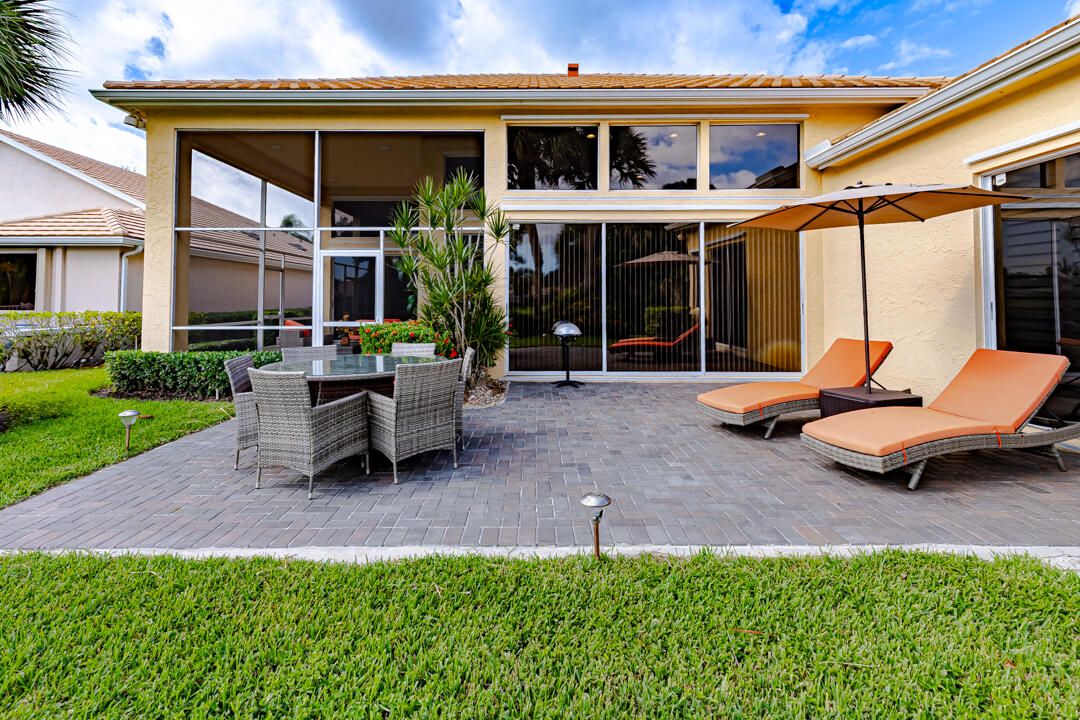 合同活跃: $615,000 (3 贝兹, 2 浴室, 2397 平方英尺)