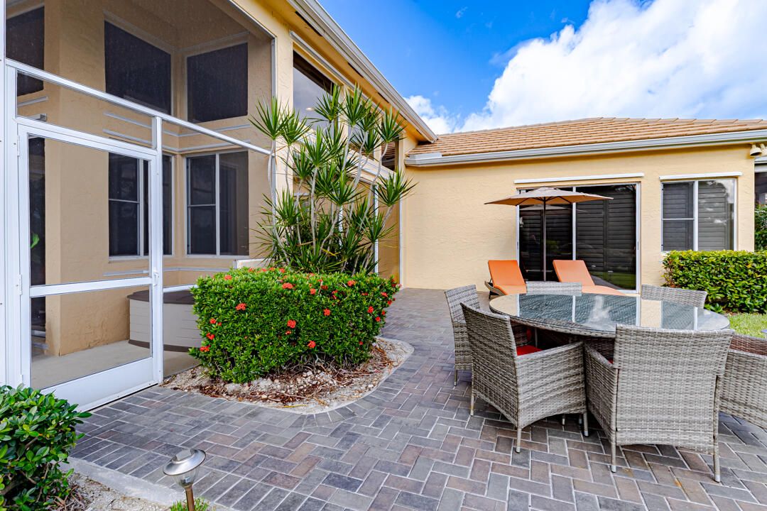 合同活跃: $615,000 (3 贝兹, 2 浴室, 2397 平方英尺)