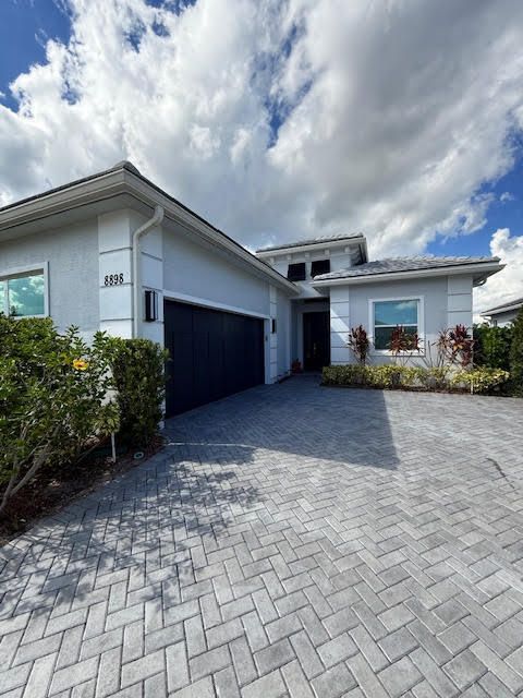 For Rent: $3,300 (2 beds, 2 baths, 1861 Square Feet)