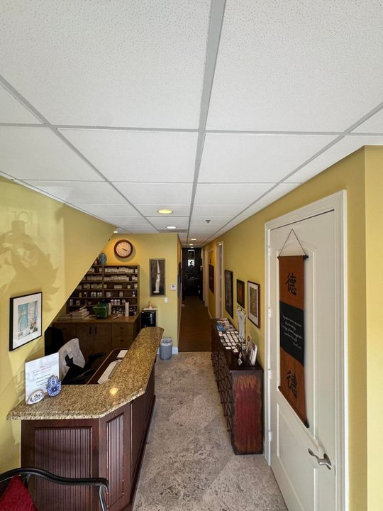 Active With Contract: $535,000 (0 beds, 0 baths, 898 Square Feet)