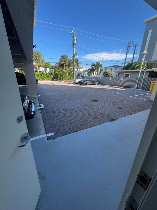 Active With Contract: $535,000 (0 beds, 0 baths, 898 Square Feet)