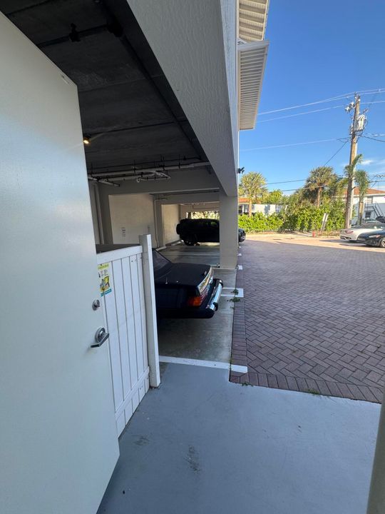 Active With Contract: $535,000 (0 beds, 0 baths, 898 Square Feet)