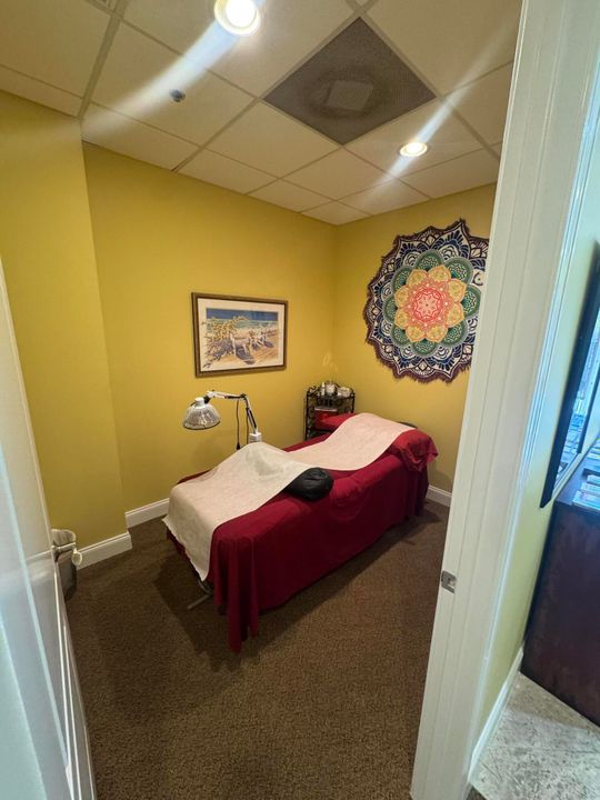 Active With Contract: $535,000 (0 beds, 0 baths, 898 Square Feet)