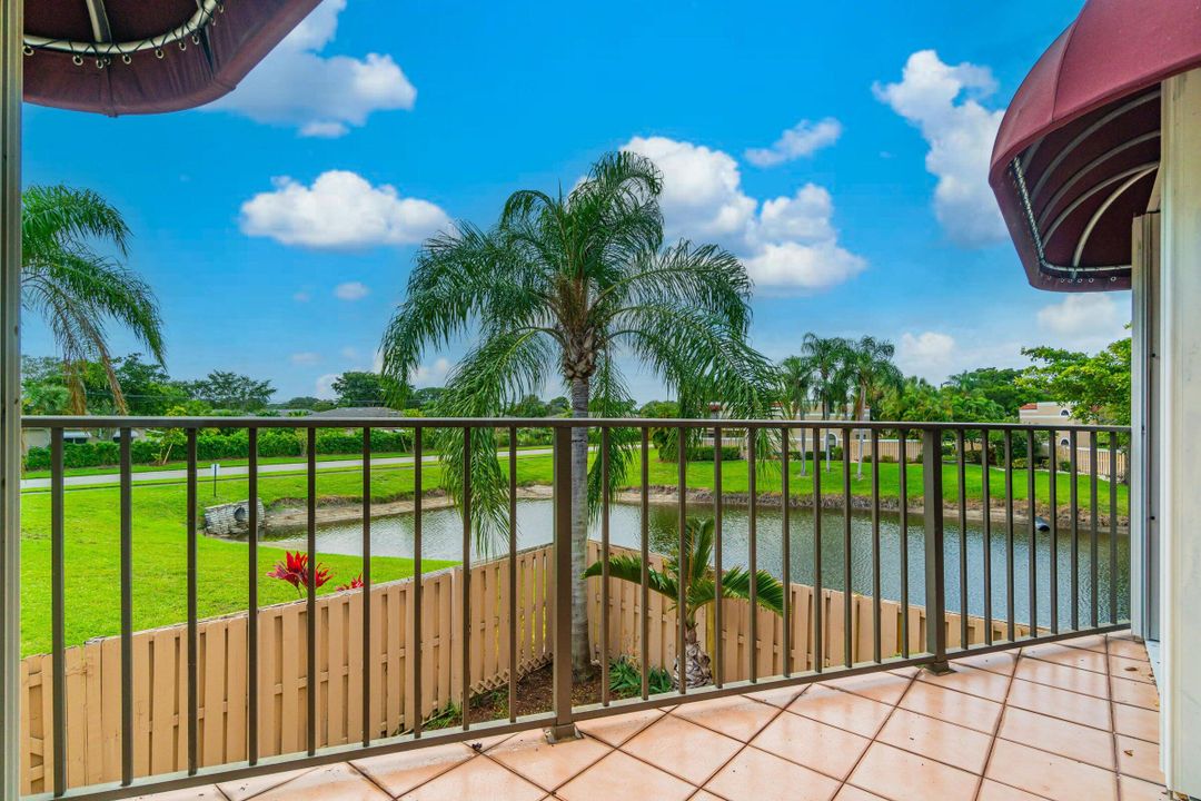 合同活跃: $325,000 (3 贝兹, 3 浴室, 1326 平方英尺)