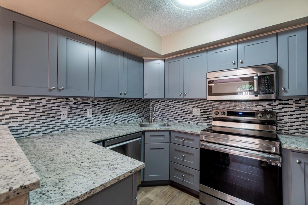 合同活跃: $325,000 (3 贝兹, 3 浴室, 1326 平方英尺)