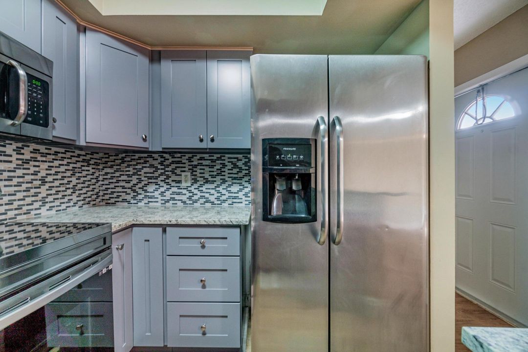 合同活跃: $325,000 (3 贝兹, 3 浴室, 1326 平方英尺)