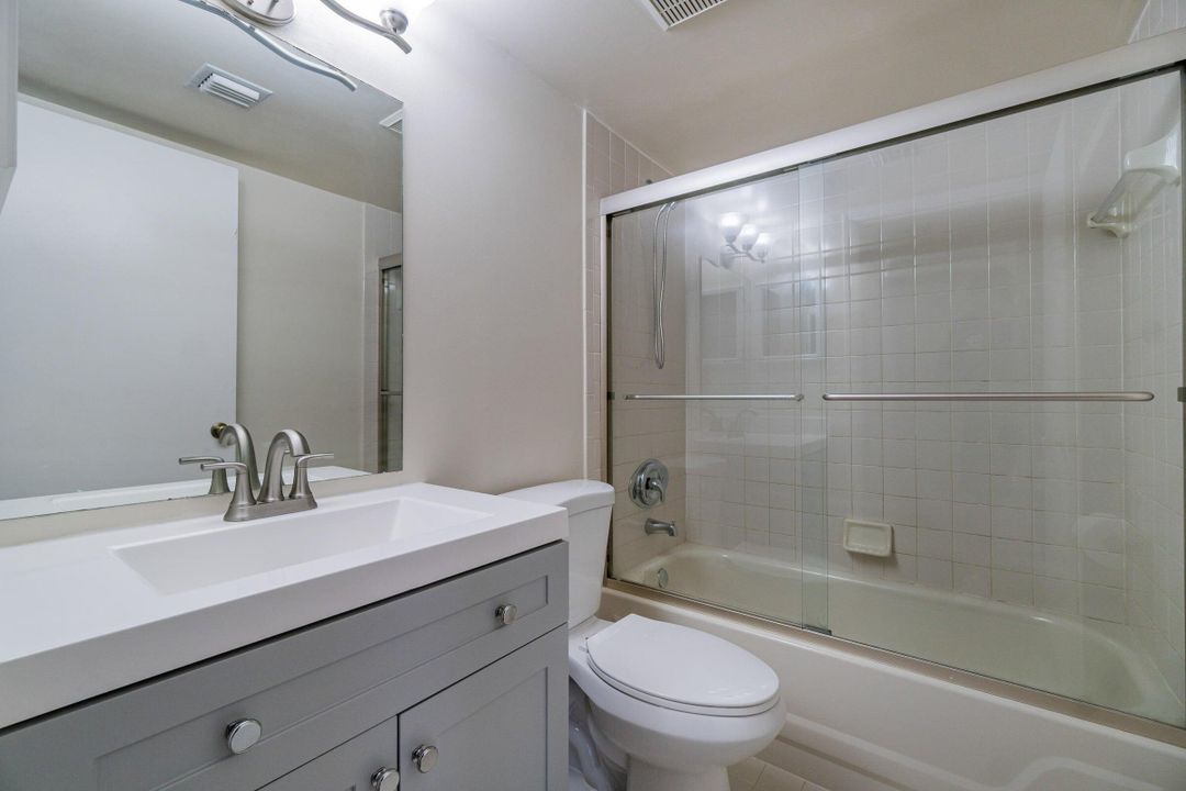 合同活跃: $325,000 (3 贝兹, 3 浴室, 1326 平方英尺)