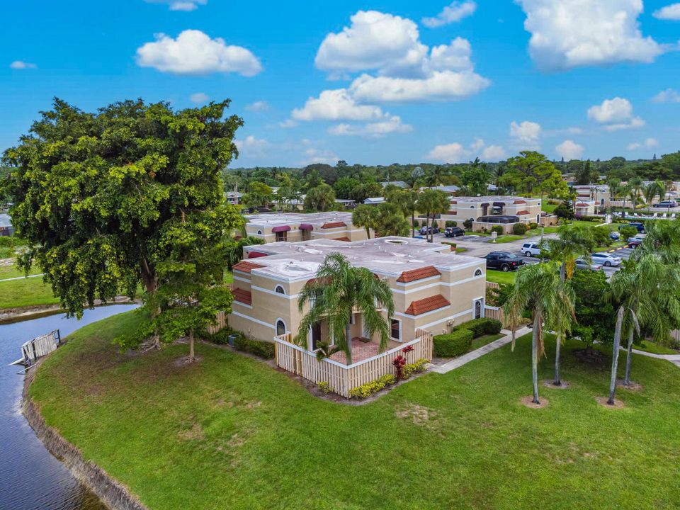 合同活跃: $325,000 (3 贝兹, 3 浴室, 1326 平方英尺)