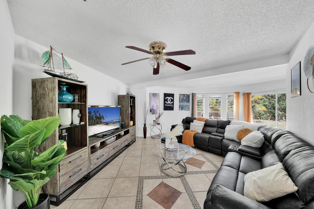 For Sale: $300,000 (3 beds, 2 baths, 1729 Square Feet)