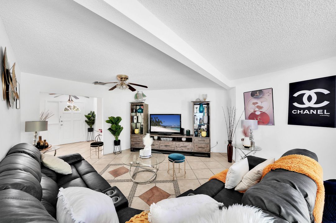 For Sale: $300,000 (3 beds, 2 baths, 1729 Square Feet)