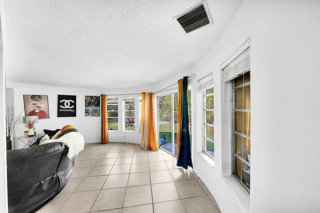 For Sale: $300,000 (3 beds, 2 baths, 1729 Square Feet)