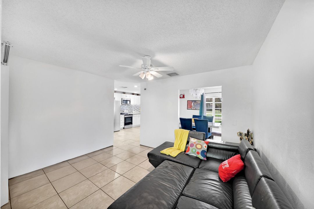 For Sale: $300,000 (3 beds, 2 baths, 1729 Square Feet)