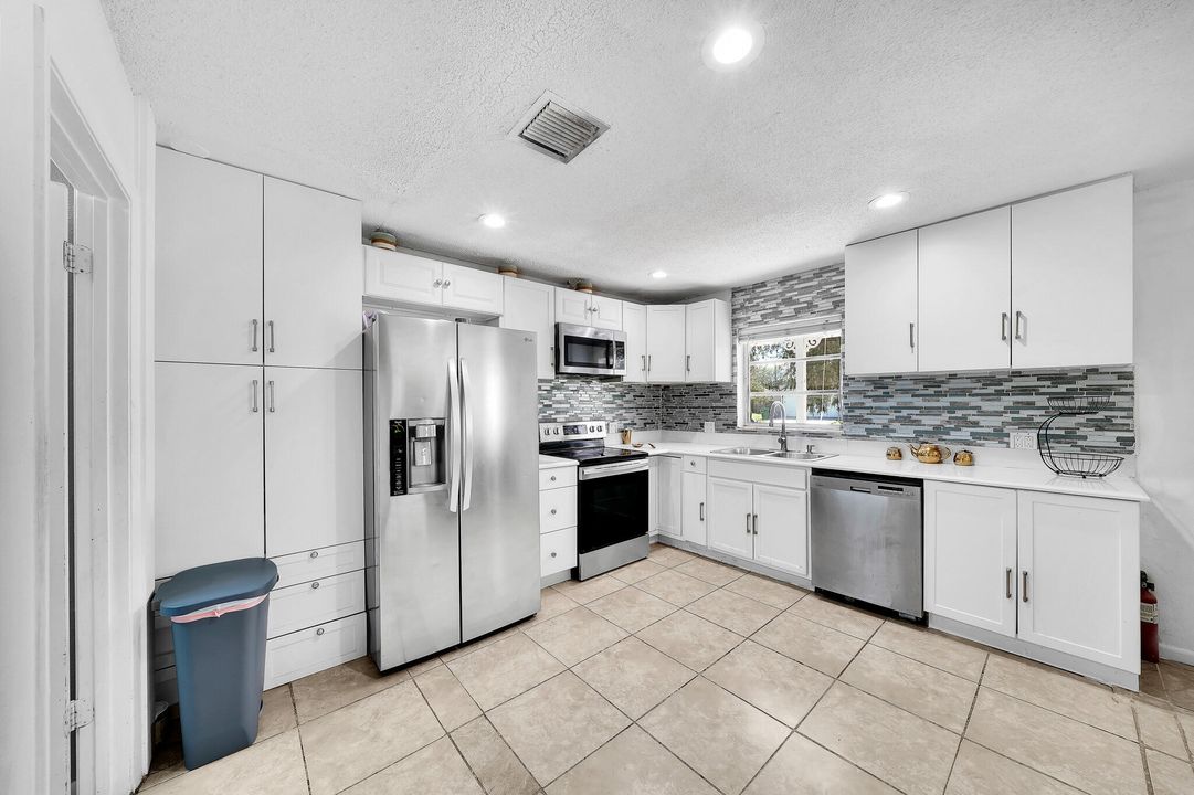 For Sale: $300,000 (3 beds, 2 baths, 1729 Square Feet)