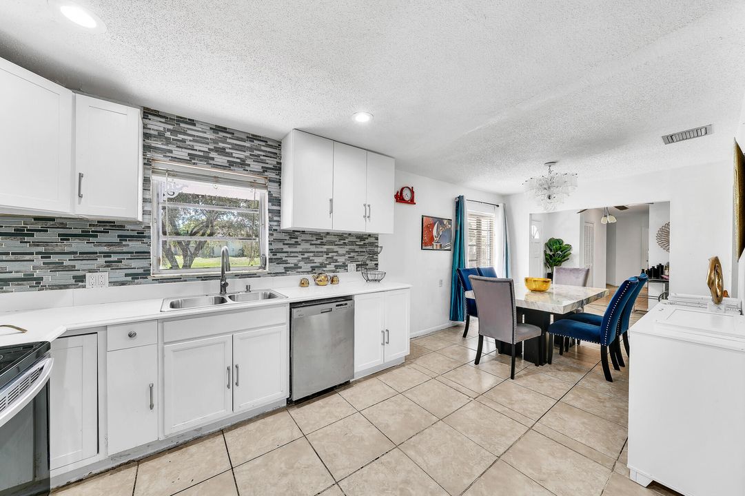 For Sale: $300,000 (3 beds, 2 baths, 1729 Square Feet)