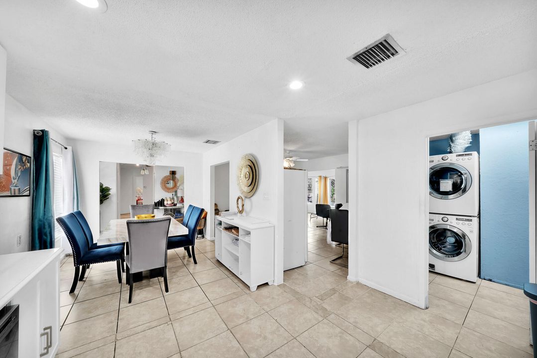 For Sale: $300,000 (3 beds, 2 baths, 1729 Square Feet)