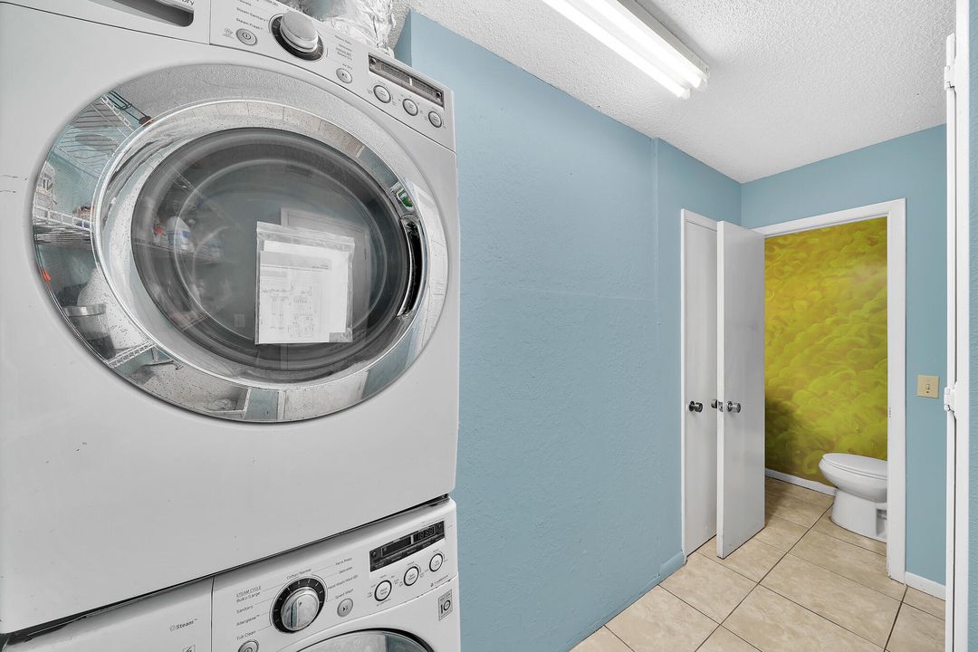 For Sale: $300,000 (3 beds, 2 baths, 1729 Square Feet)