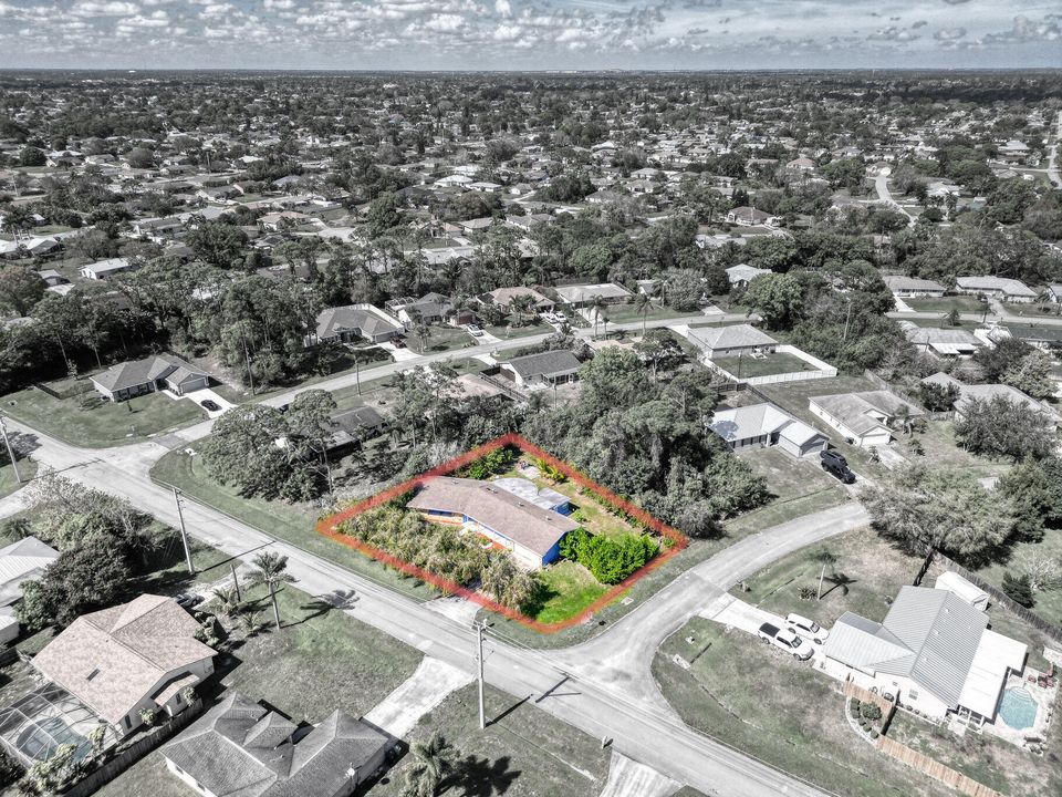 For Sale: $300,000 (3 beds, 2 baths, 1729 Square Feet)