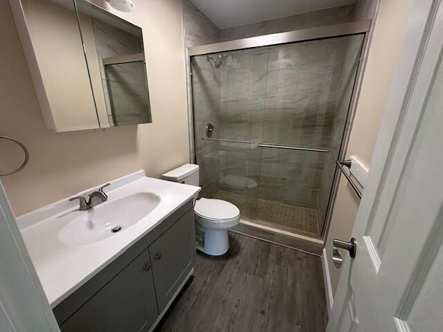 合同活跃: $2,400 (3 贝兹, 2 浴室, 1000 平方英尺)