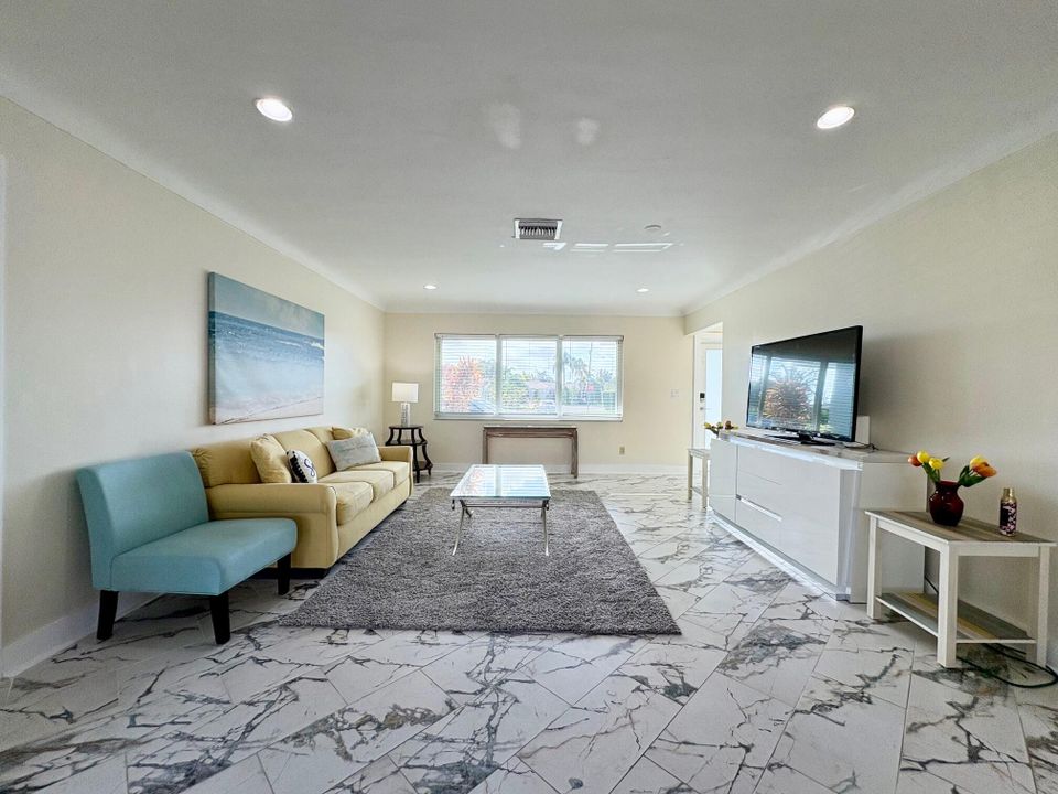 For Rent: $5,800 (2 beds, 2 baths, 1521 Square Feet)