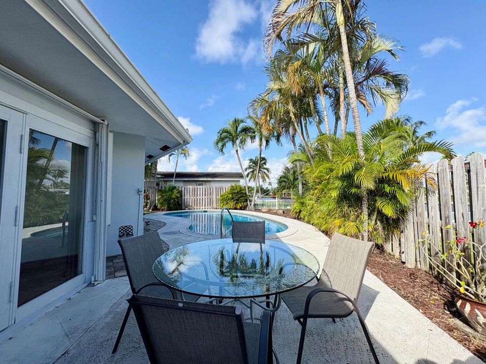 For Rent: $5,800 (2 beds, 2 baths, 1521 Square Feet)