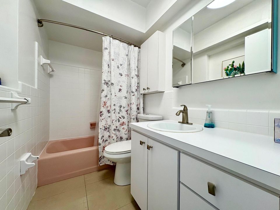 For Rent: $5,800 (2 beds, 2 baths, 1521 Square Feet)