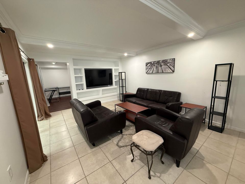 最近租的: $3,000 (2 贝兹, 2 浴室, 1596 平方英尺)