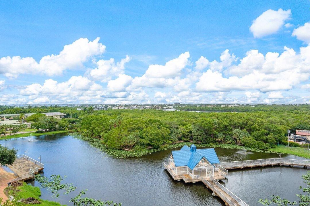 For Sale: $429,000 (2 beds, 2 baths, 1085 Square Feet)