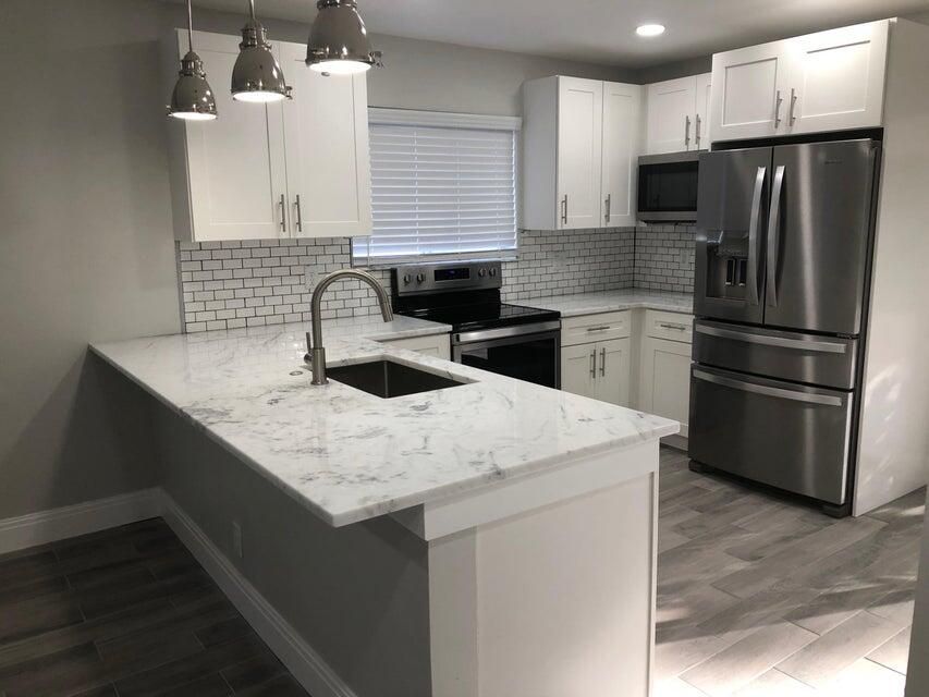 Под контрактом: $3,100 (3 спален, 2 ванн, 1273 Квадратных фут)