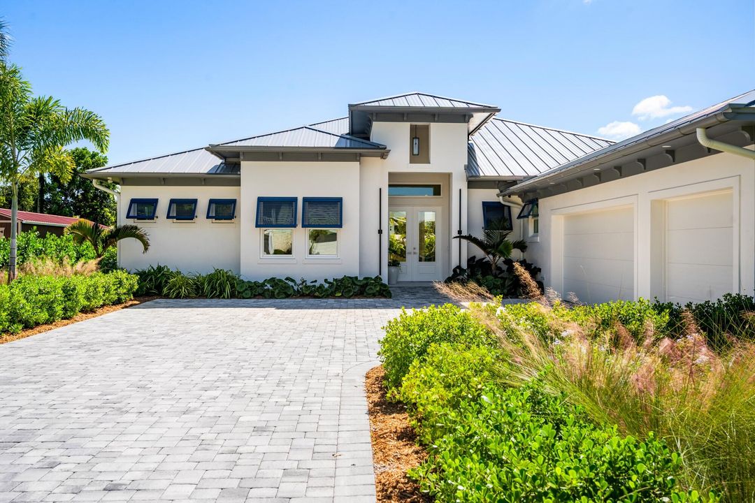 For Sale: $2,695,000 (3 beds, 3 baths, 2834 Square Feet)